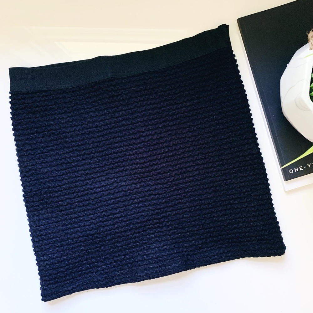 Forever 21 Black Form Fitting Body-Con Mini Skirt